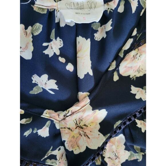 Sienna Sky Women’s Blue Floral Short Sleeve Blouse – Size Small, Polyester - Picture 6 of 8